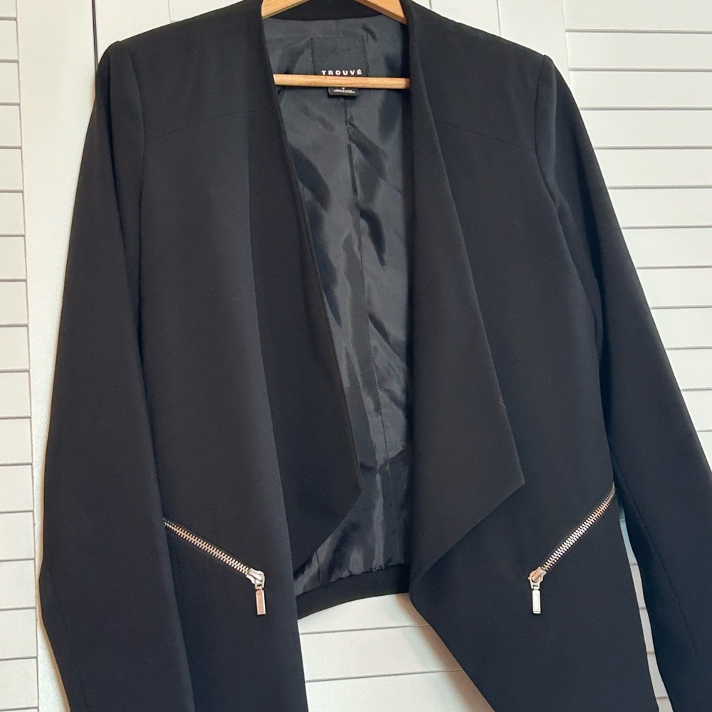 Trouve Black Open-Front Blazer with Zipper Details